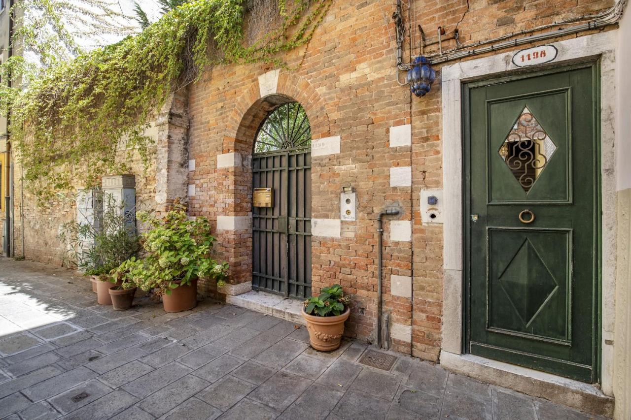 Residenza Centopietre - Dorsoduro By Wonderful Italy Венеція Екстер'єр фото